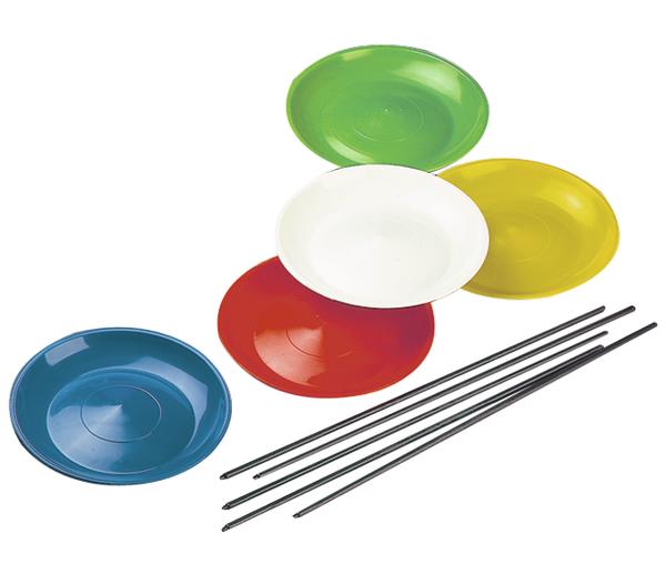 Bunte Teller und Stäbe zum Tellerdrehen, Spielzeug für Jonglier- und Zirkusübungen.