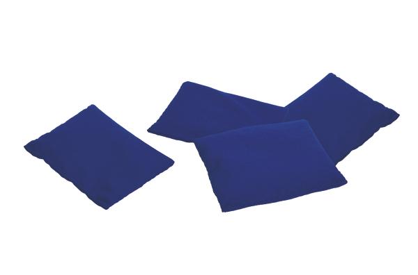 Vier blaue Wurf-Säckchen, auf weißem Hintergrund.
