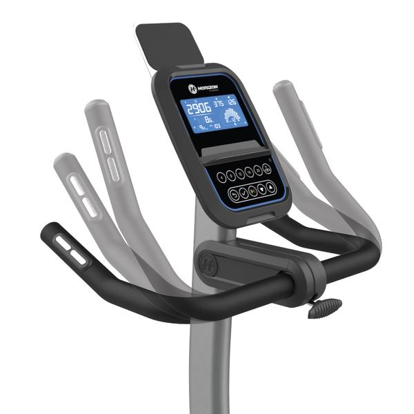 Detailansicht der Horizon Fitness Ergometer-Konsole mit beleuchtetem Trainingsdisplay, Tablet-Halterung und ergonomischen Multigriff-Lenkern mit integrierten Handpulssensoren.