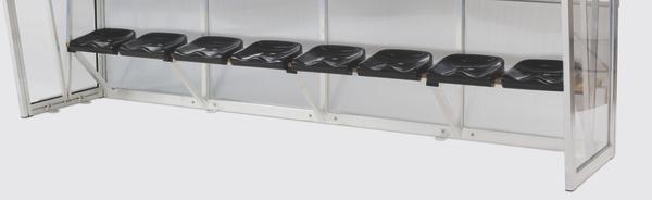 Überdachte Sitzbank mit acht schwarzen Kunststoffsitzen für Wartebereiche oder Sportplätze.