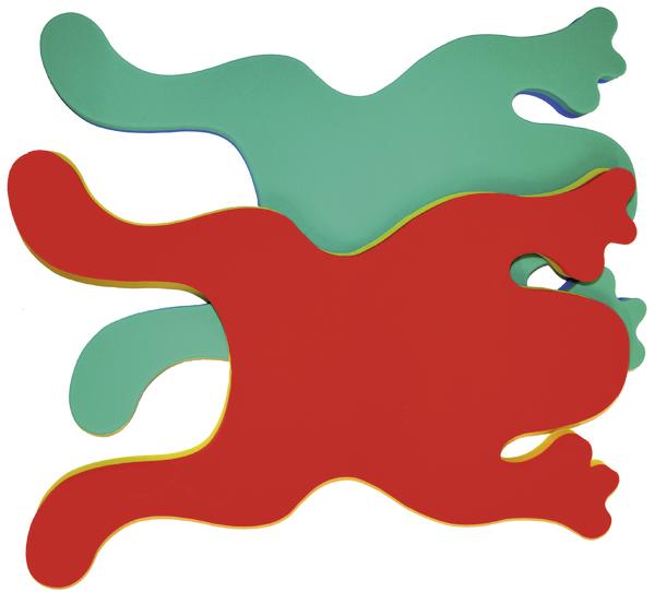 Zwei Schwimmbretter in Froschform in grün und rot.