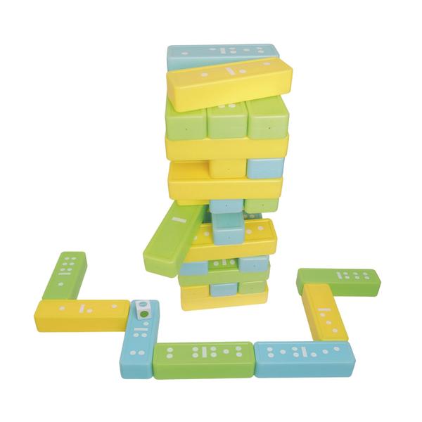 Bunter Stapelturm aus rechteckigen Spielsteinen in Grün-, Gelb- und Türkistönen vor weißem Hintergrund.