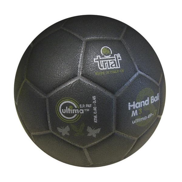 Schwarzer Handball mit Markenlogo und Text auf der Oberfläche, Nahaufnahme.