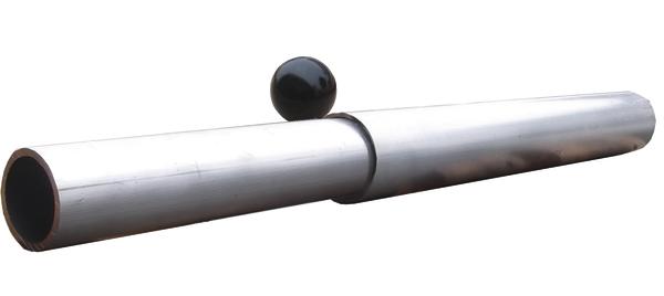 Zwei ineinander gesteckte Metallrohre mit schwarzem Kugelgriff auf weißem Hintergrund.