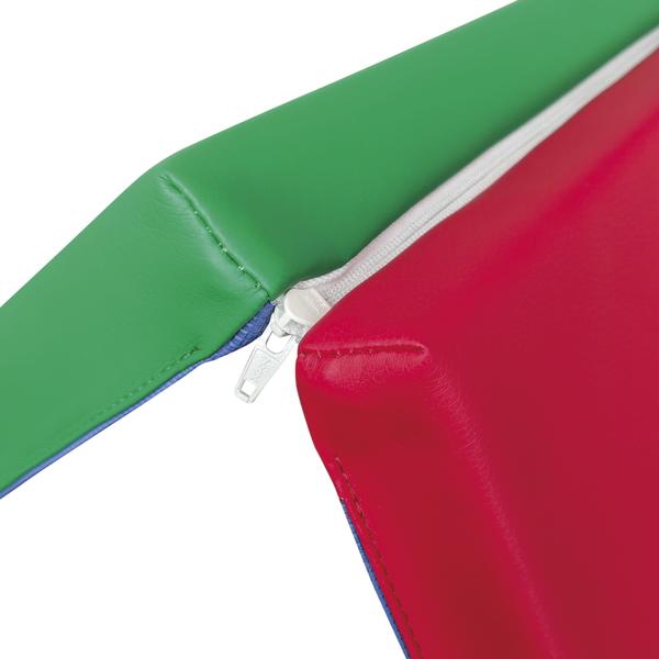 Detailaufnahme einer verbundenen Turnmatten mit Reißverschluss.