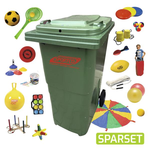 Grüne Sportco Spieltonne mit vielfältigem Outdoor-Sport- und Spielzeug für Kinder.