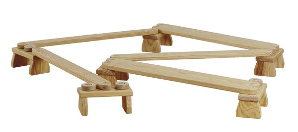 Balanciersteg mit verstellbaren Füßen.