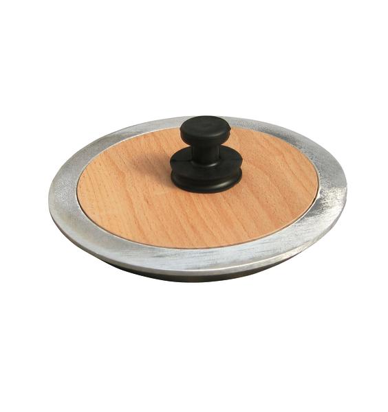 Runder Topfdeckel mit Holzoptik und schwarzem Griff, Metallrand sichtbar.