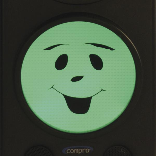 Grünes Ampelsignal mit lachendem Smiley-Gesicht für Fußgängerampel.