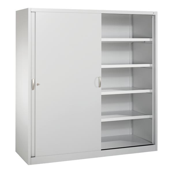 Metall-Schiebetürenschrank mit fünf verstellbaren Regalböden in Weiß, abschließbar.