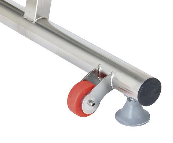 Metallrahmen mit rotem Lenkrollenrad und grauem Standfuß auf weißem Hintergrund.