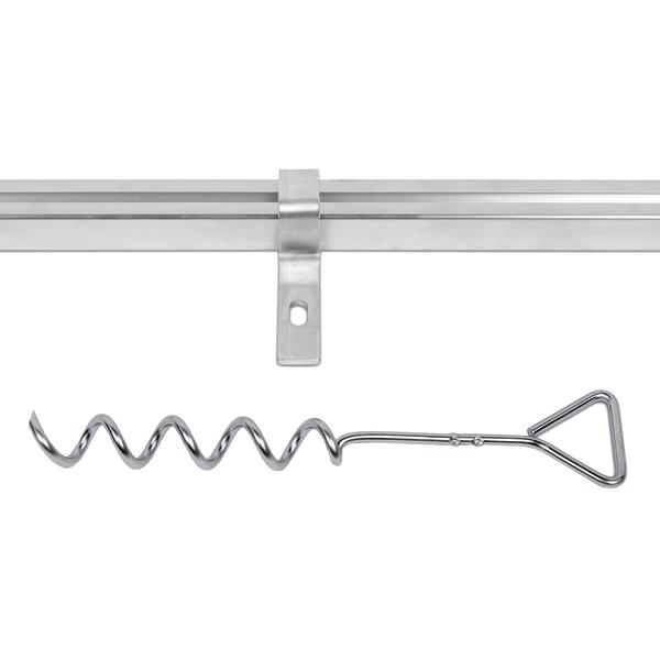 Antikipp-Bodenverankerung mit Spiralschraube zur Sicherung von Mini-Fußballtoren.