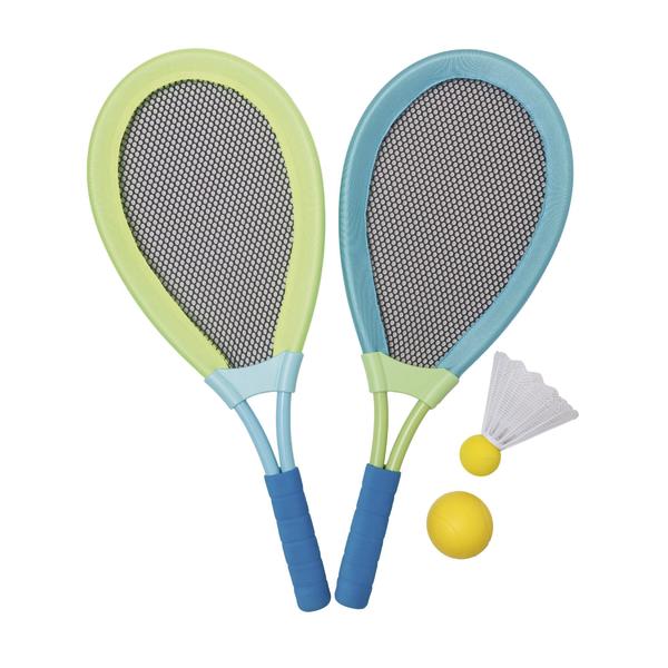 Zwei leichte Schläger mit Netzbespannung sowie ein Federball und ein gelber Ball vor weißem Hintergrund.