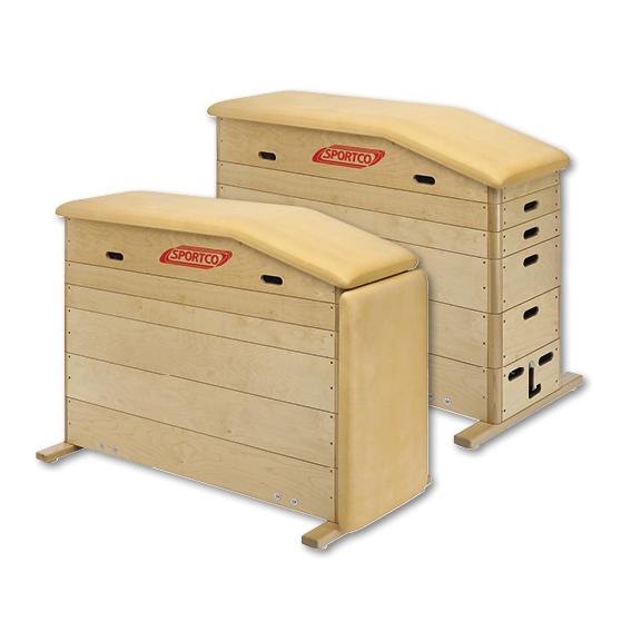 Zwei gestapelte Turnkästen aus Holz mit gepolsterten Oberflächen von Sportco.