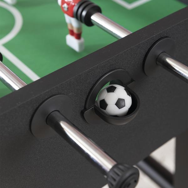 Ballausgabe eines Kickertisches mit Tischfußball im Ausgabefach.