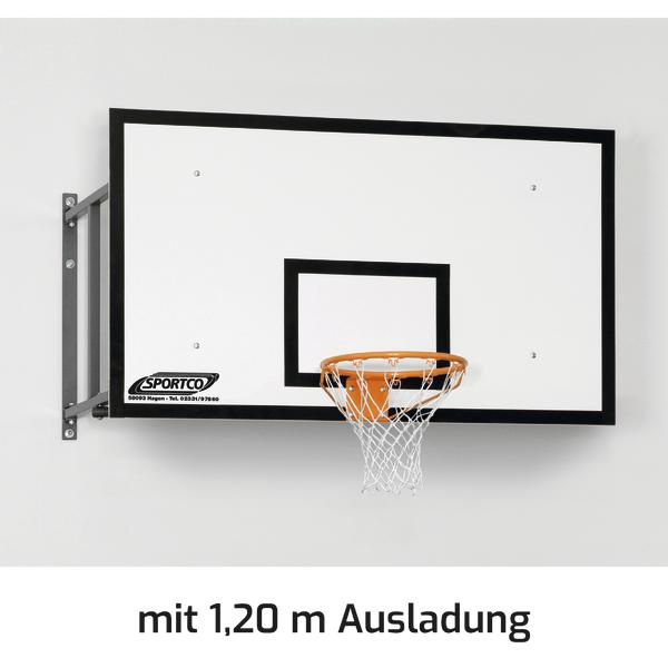Basketballanlage (1,20 m Ausladung) mit Korb und weißem Brett von Sportco, montiert an einer Hallenwand (in Spielposition).