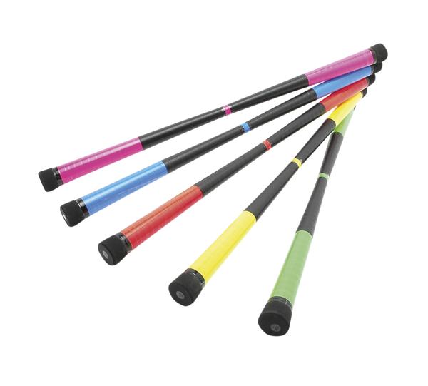 Bunte Jonglierkeulen mit schwarzen Griffen, auf weißem Hintergrund angeordnet.