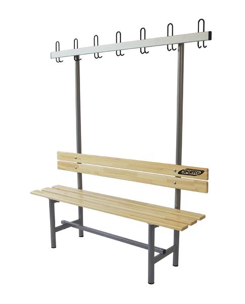 Sitzbank mit Rückenlehne und Garderobenhaken aus Holz und Metall für Umkleideräume.