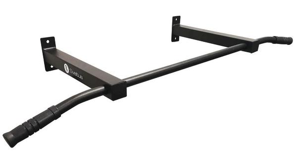 Wandmontierte Klimmzugstange aus Metall mit ergonomischen Griffen für Fitnessübungen.