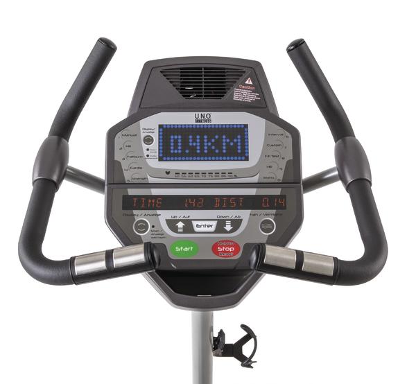 Display und Bedienelemente eines Heimtrainers mit Distanz- und Zeit-Anzeige.