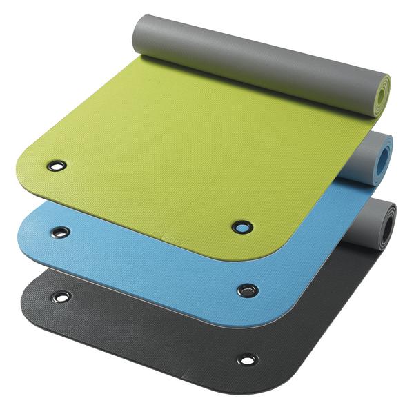 Yoga-Matten in Grün, Blau und Schwarz, rutschfest und mit Ösen zum Aufhängen, gestapelt.