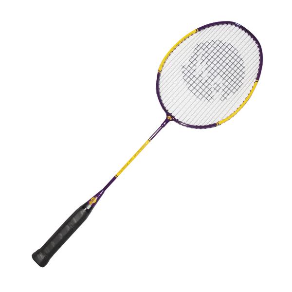 Badmintonschläger mit gelb-lila Rahmen und schwarzem Griff auf weißem Hintergrund.