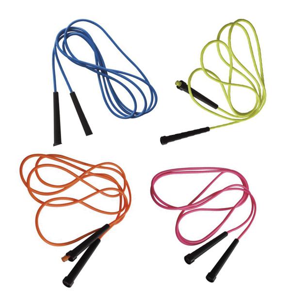 Vier bunte Springseile in Blau, Grün, Orange und Pink mit schwarzen Griffen auf weißem Hintergrund.