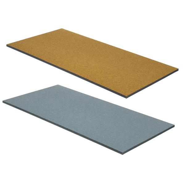 Zwei rechteckige Filzmatten in Braun und Grau, isoliert auf weißem Hintergrund.