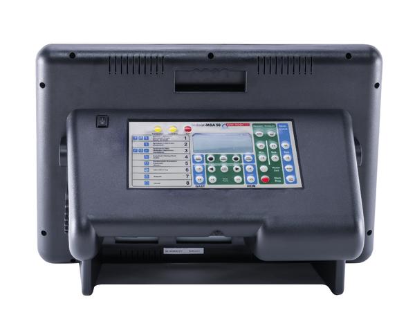 Anzeigetafel mit Bedienfeld und Display für technische Anwendungen.