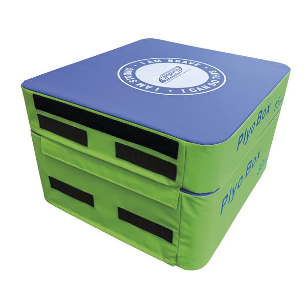 Gestapelte weiche Plyo-Boxen mit blauer Trainingsfläche und grünem Korpus, durch Klettflächen verbunden, in unterschiedlichen Höhen.