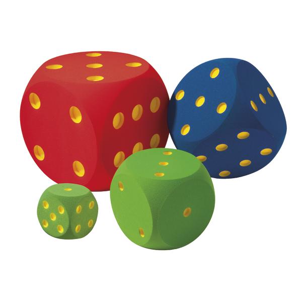 Vier bunte Schaumstoffwürfel in Rot, Blau und Grün mit gelben Punkten.