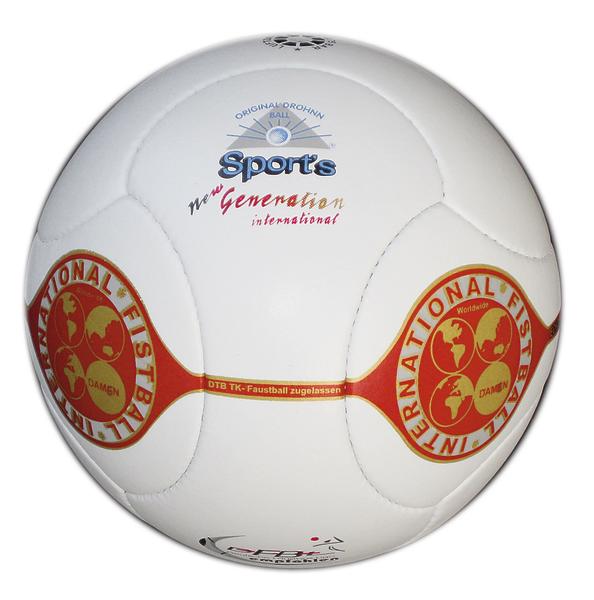Weißer Faustball mit roten International Feistball Logos und blauer Sport's Aufschrift.