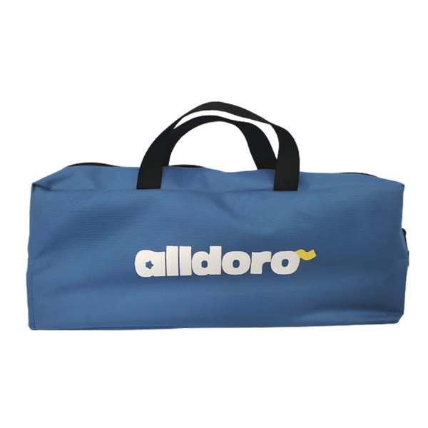 Blaue Tragetasche mit „alldoro“-Logo und schwarzen Griffen.