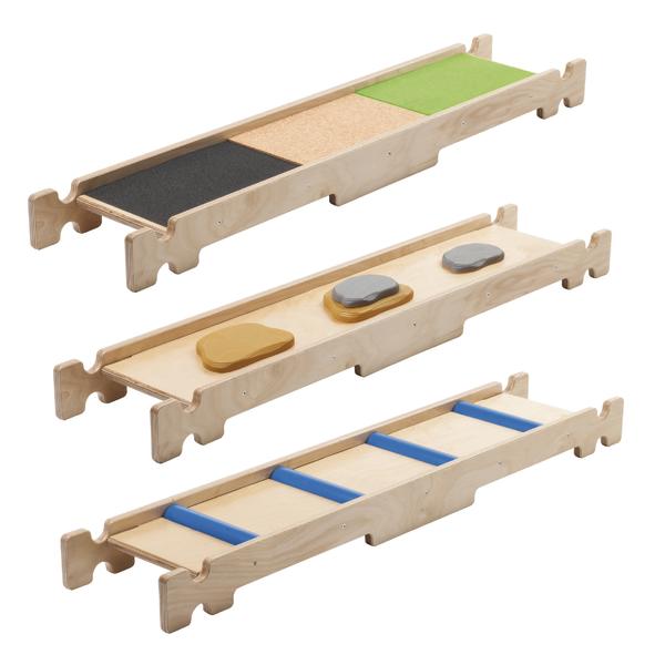 Balancierbalken mit verschiedenen Oberflächen für Gleichgewichtstraining und Motorikförderung.