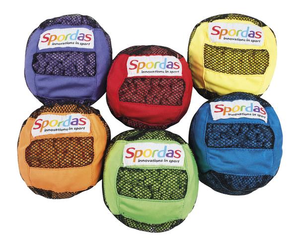Sechs bunte Spordas Wurf- und Fangbälle aus Stoff mit Netzfenster, ideal für Sport und Spiel.