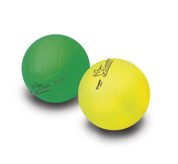 Grüner und gelber Softvolleyball aus Gummi, ideal für Freizeit und Training.