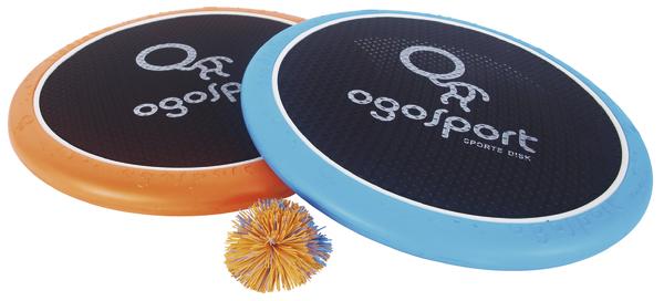 Zwei bunte Wurfscheiben mit einem kleinen Ball für Outdoor-Sport und Spiel.