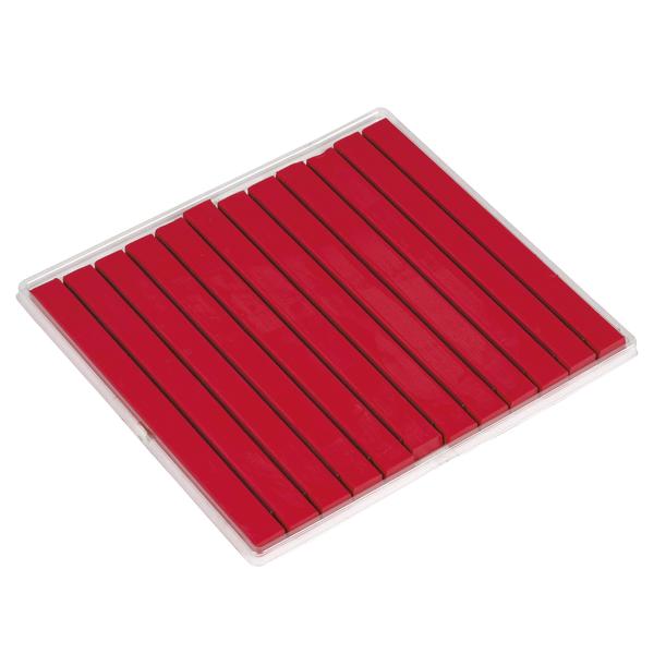 Rote Plastilin-Streifen für Weitsprung-Absprungbalken.