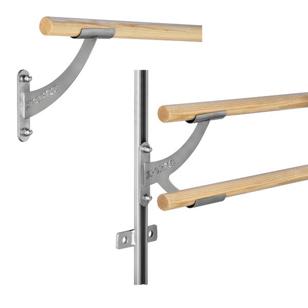 Wandmontierte Ballett- bzw. Gymnastikstangen mit Holzgriffen und stabilen Metallhalterungen zur Befestigung an der Wand oder an einer Stütze.