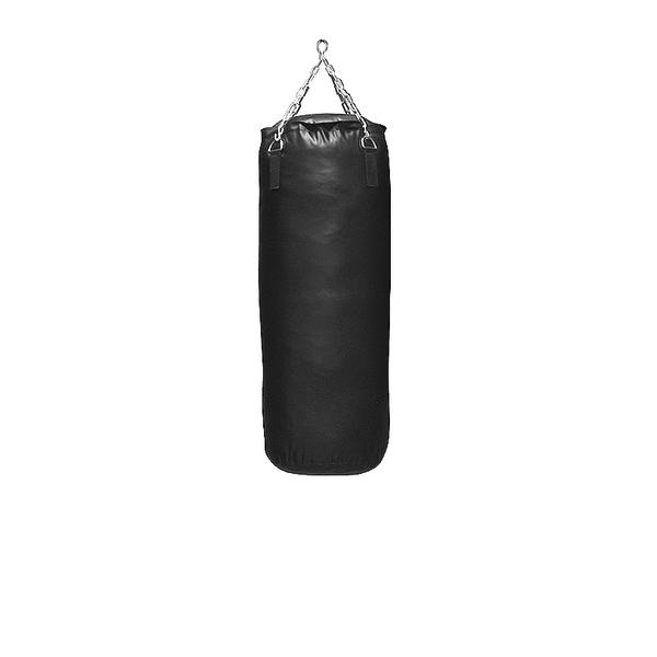 Schwarzer Boxsack aus Leder mit Metallketten zum Aufhängen, isoliert auf weißem Hintergrund.