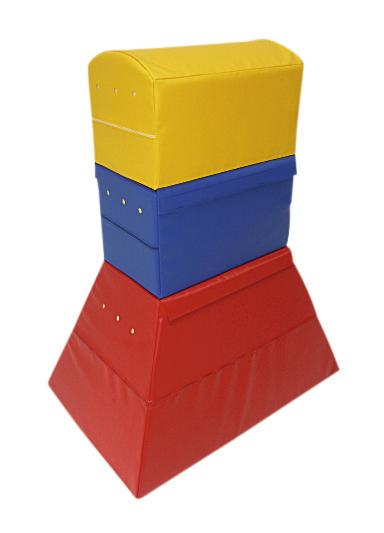 Mehrfarbiger Turnkasten aus Schaumstoff mit roten, blauen und gelben Elementen, stapelbar.
