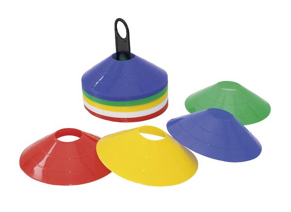 Bunte Markierungshütchen aus Kunststoff für Sport und Training, gestapelt mit Halter.
