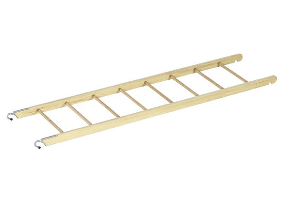 Holzleiter mit Metallhaken, flach liegend auf weißem Hintergrund.