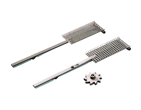 Zwei Ersatz-Rüttelsiebe für Trockenmarkierwagen mit Zahnrad.