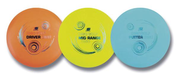Drei bunte Discgolf-Scheiben in Orange, Gelb und Blau mit Beschriftungen Driver, Mid Range und Putter.