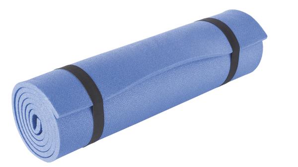 Blau gerollte Yogamatte mit schwarzen Tragegurten, ideal für Fitness und Yoga.