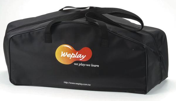 Schwarze Weplay Tragetasche mit Logo und Slogan "we play-we learn" für Spielzeug und Lernmaterial.