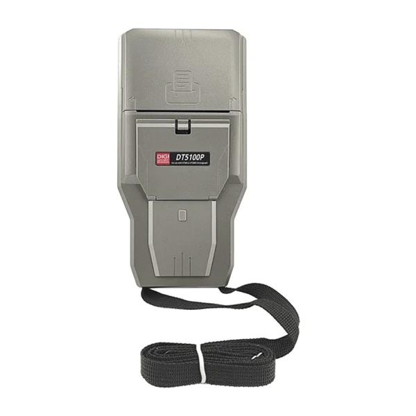Rückansicht des grauen Thermodruckers Digi DT5100P mit geschlossenem Anschlussfach und befestigter Handschlaufe.