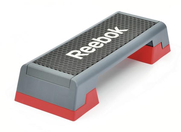 Reebok Stepper in Grau und Rot für Aerobic und Fitness-Training, rutschfeste Oberfläche.