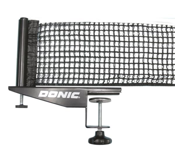 Tischtennisnetz mit schwarzem Netz und Metallhalterung, Marke Donic, für Tischtennisplatten.